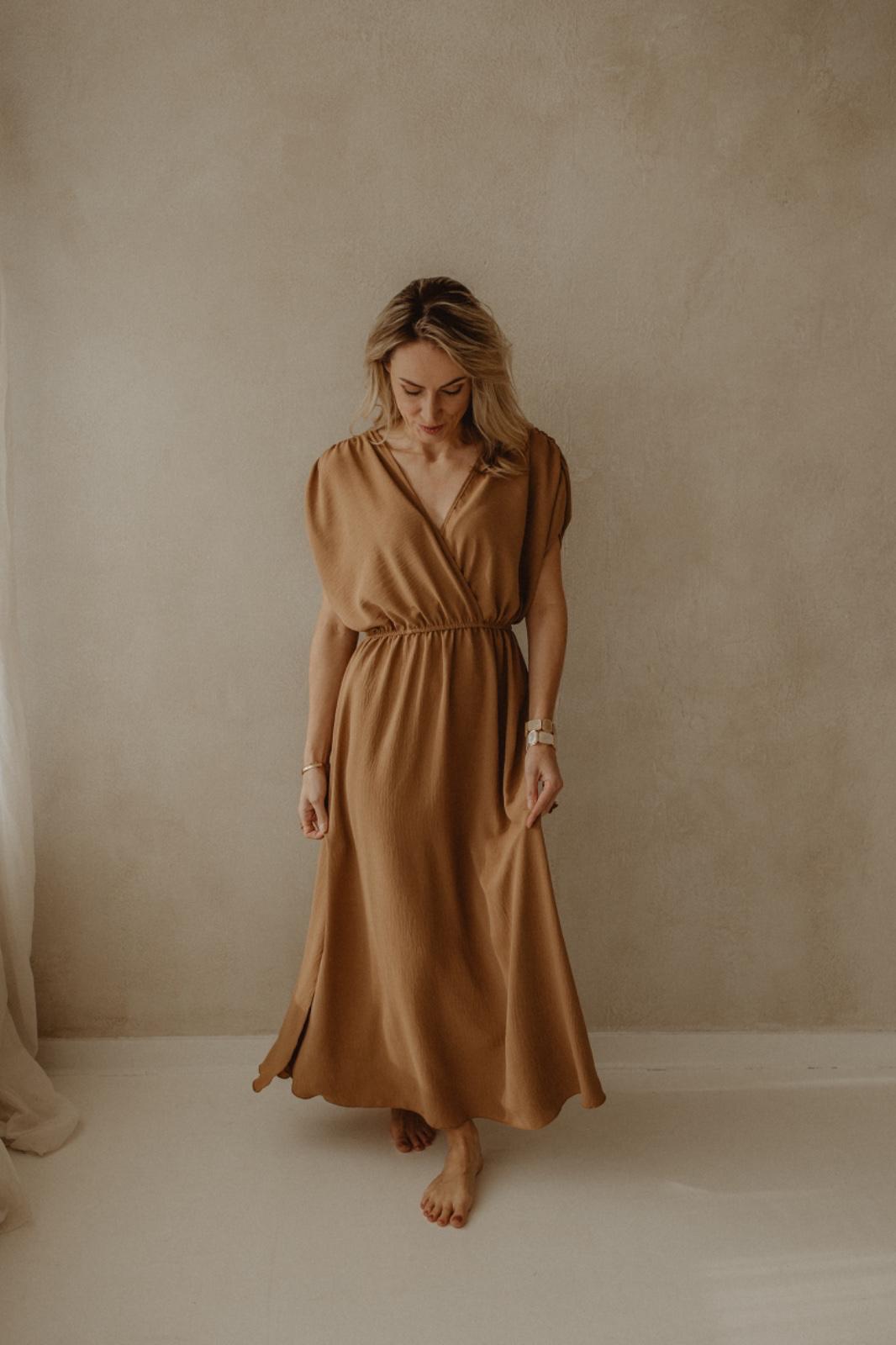 Dress pip light camel