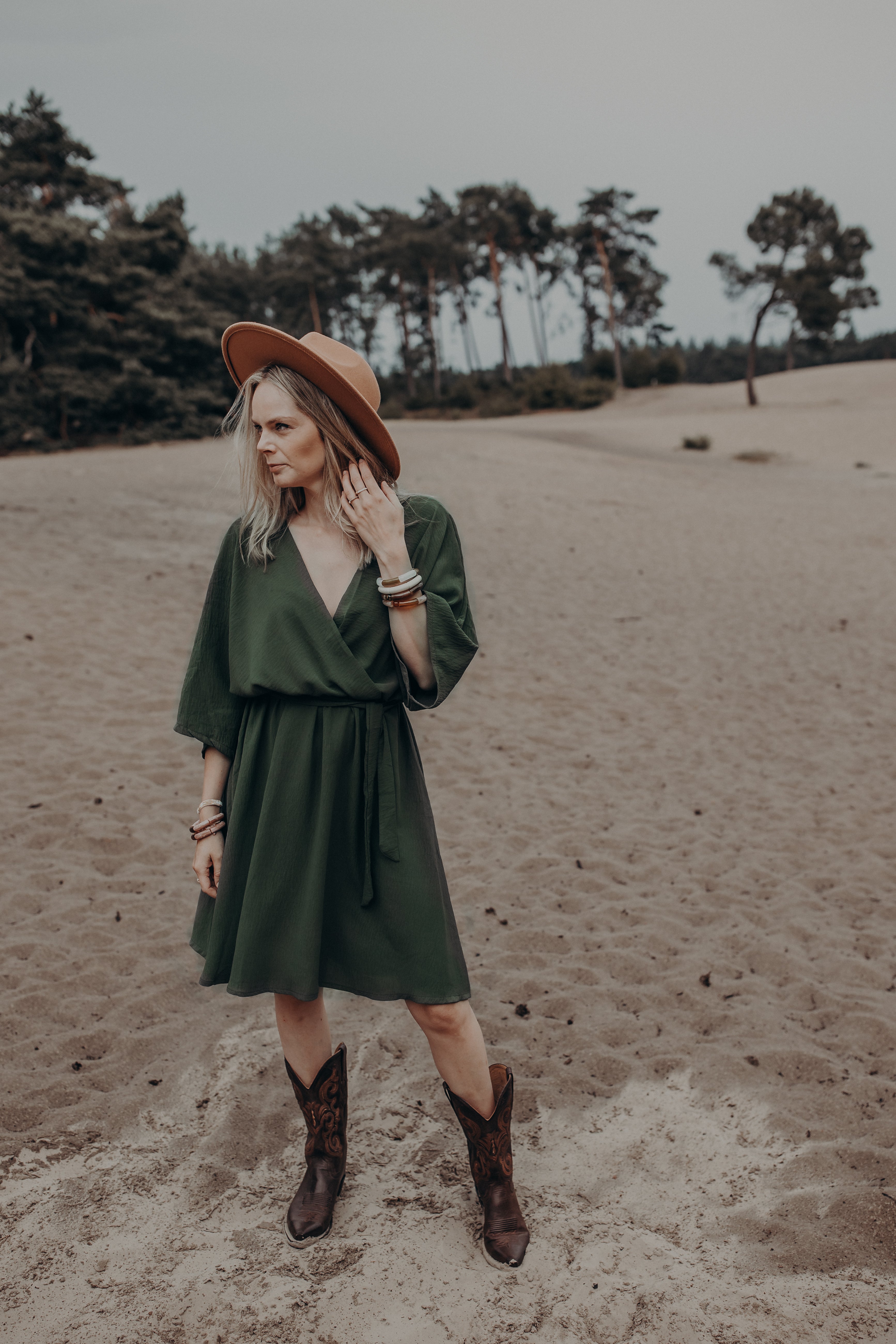 Dress Noortje Army green pre-order delivery time approximately 2-3 weeks