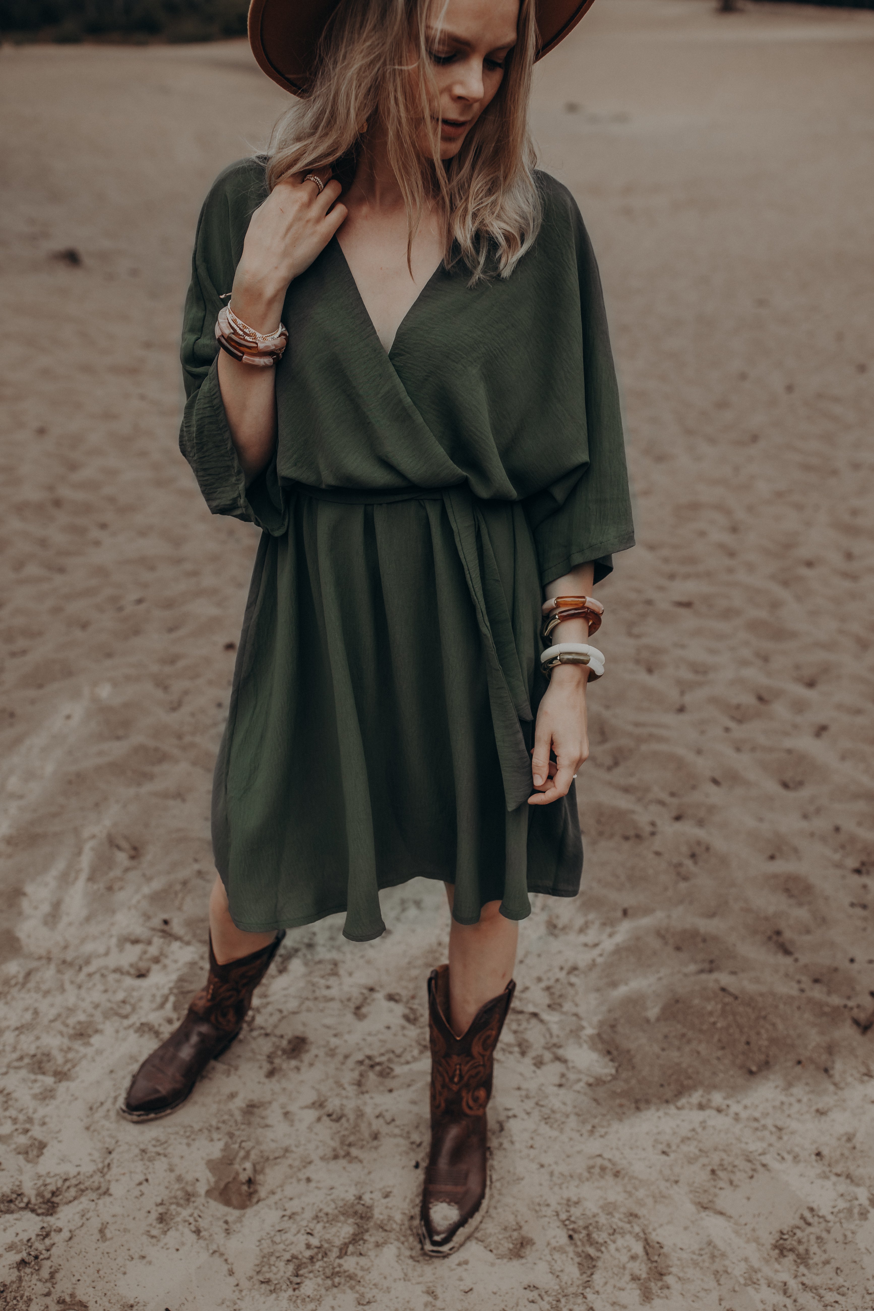 Dress Noortje Army green pre-order delivery time approximately 2-3 weeks