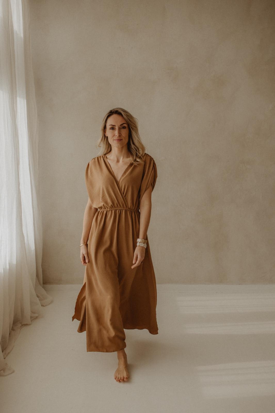 Dress pip light camel