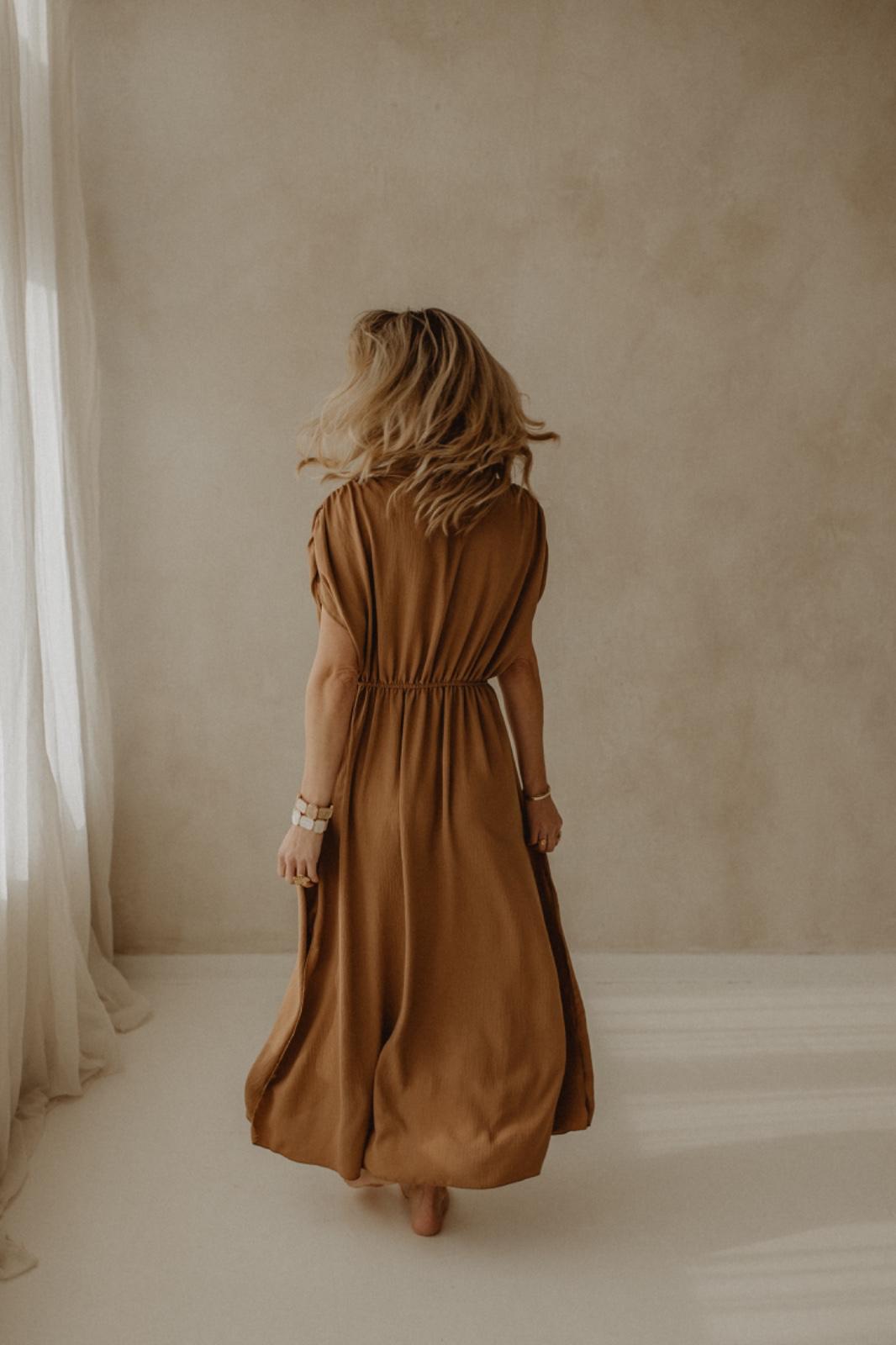 Dress pip light camel