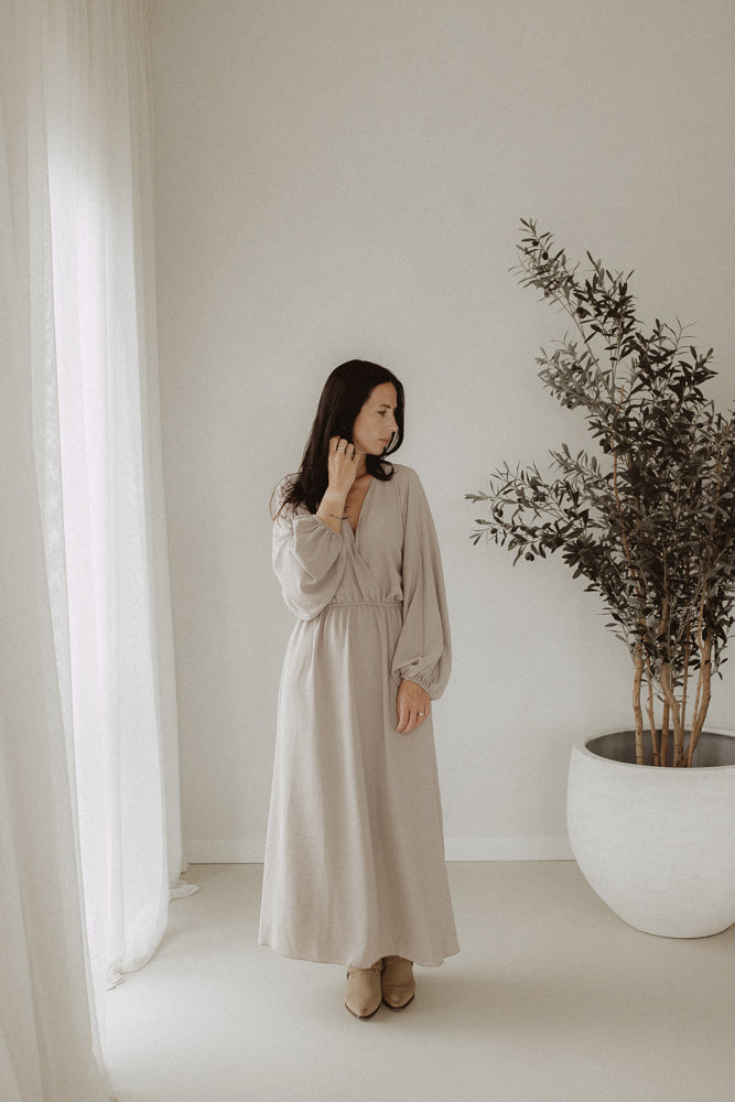 Robe Lola beige délai de livraison environ 2,5 semaines