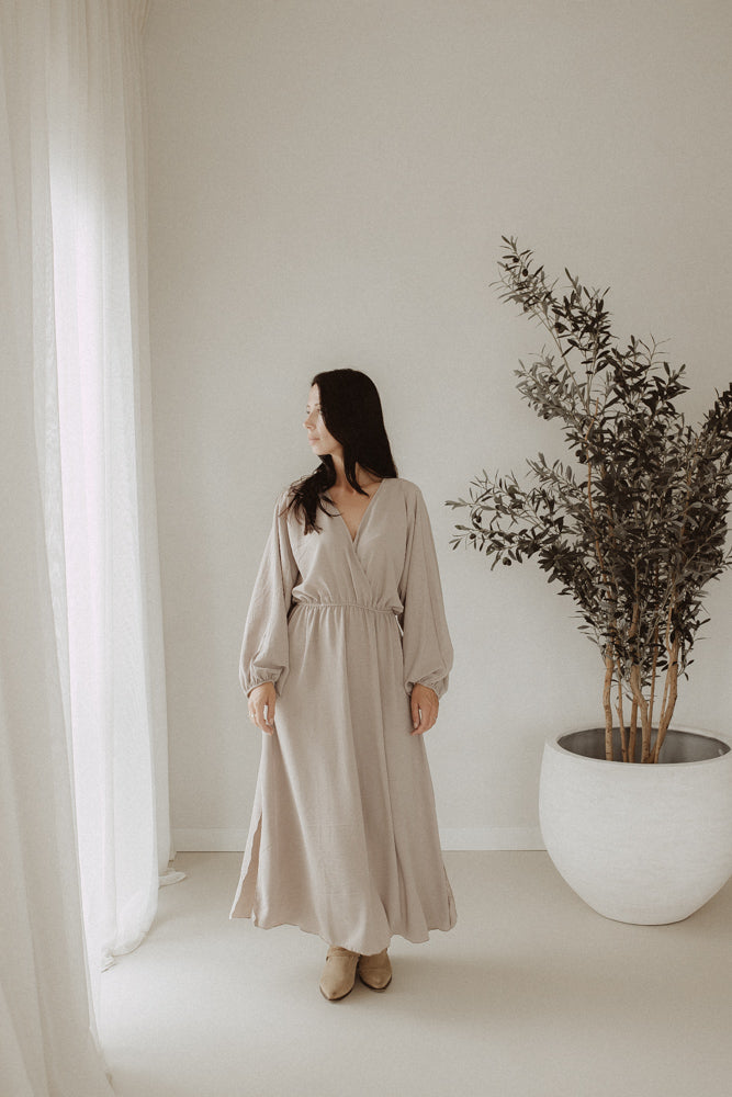 Robe Lola beige délai de livraison environ 2,5 semaines