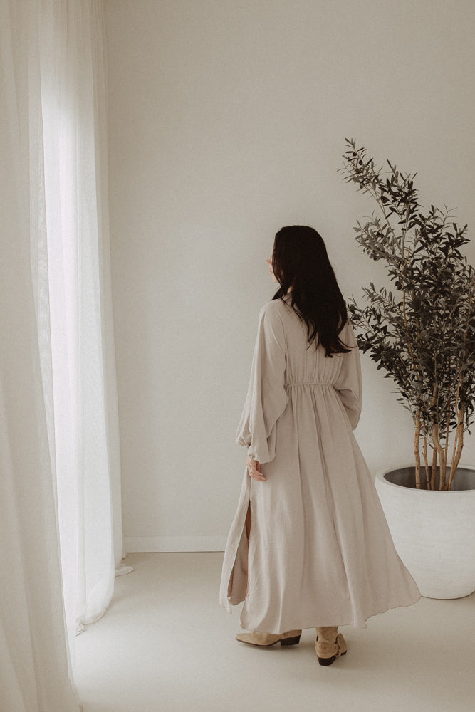 Robe Lola beige délai de livraison environ 2,5 semaines