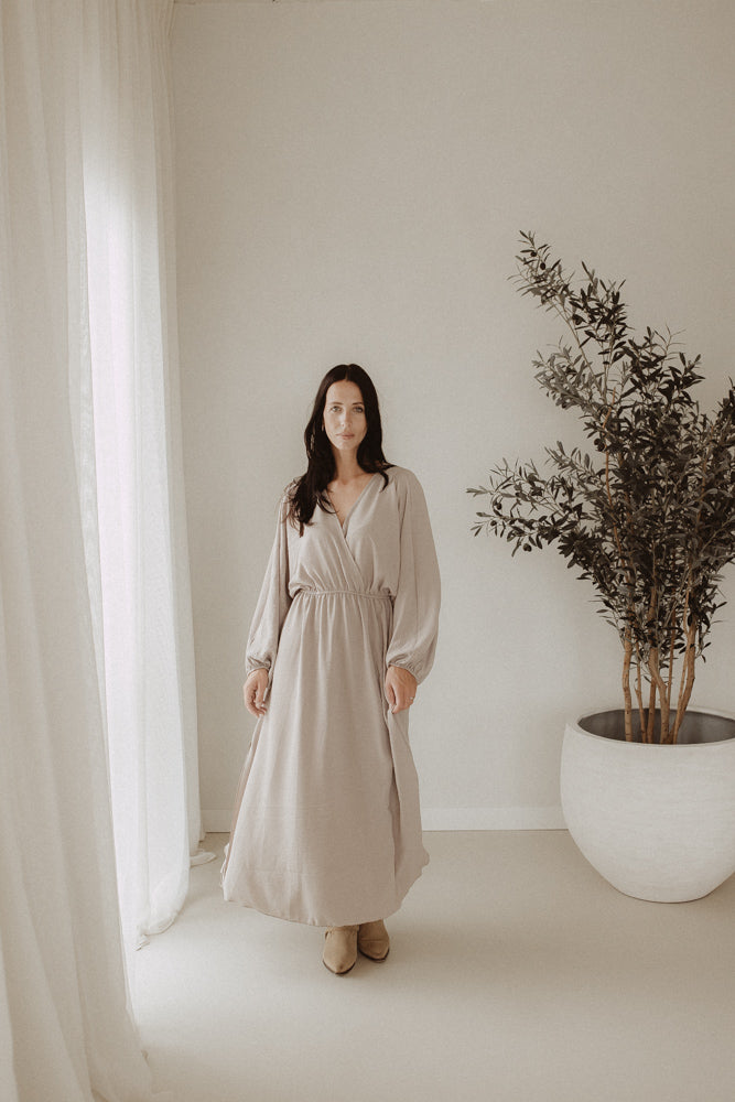 Robe Lola beige délai de livraison environ 2,5 semaines