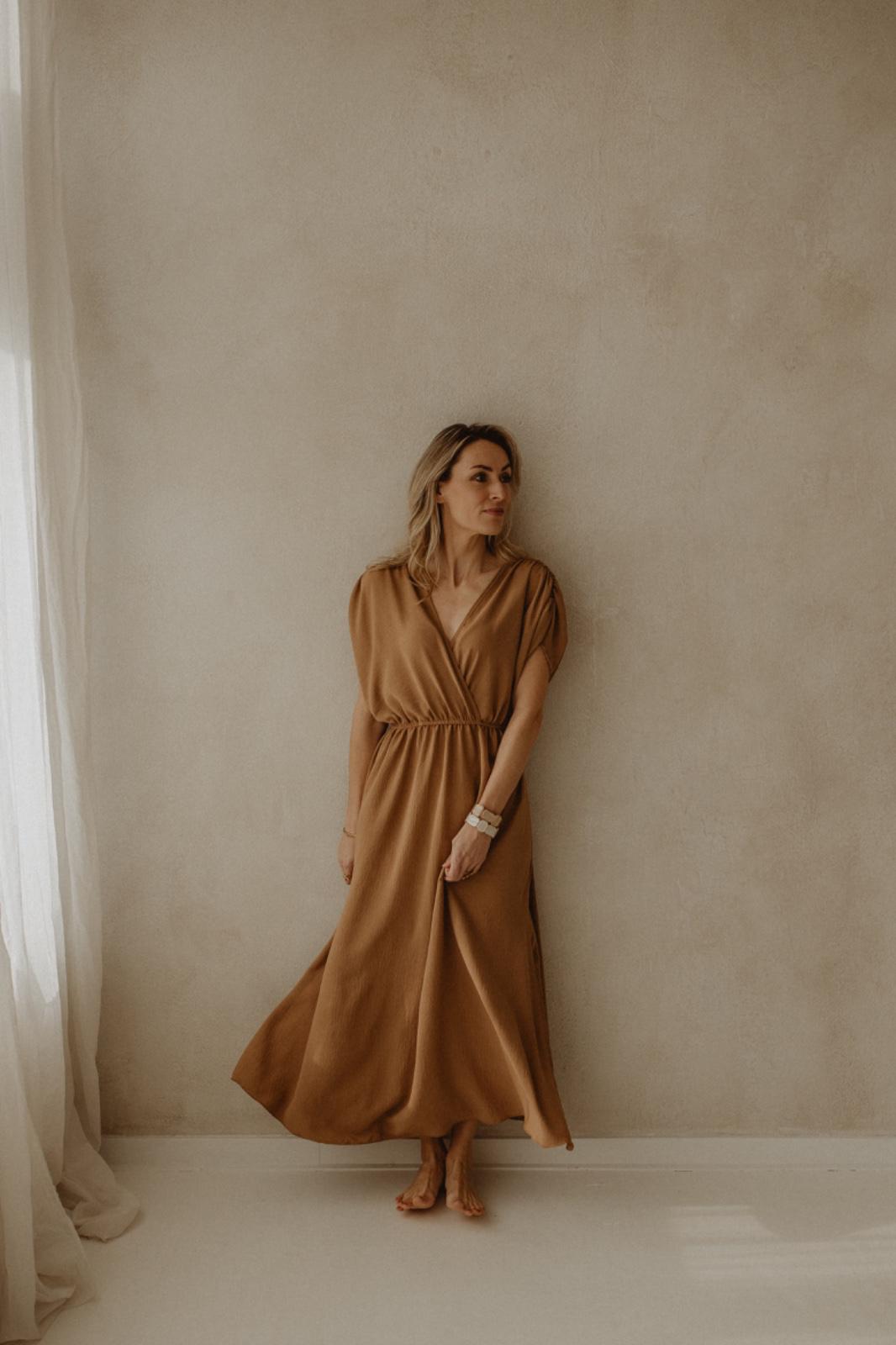 Dress pip light camel