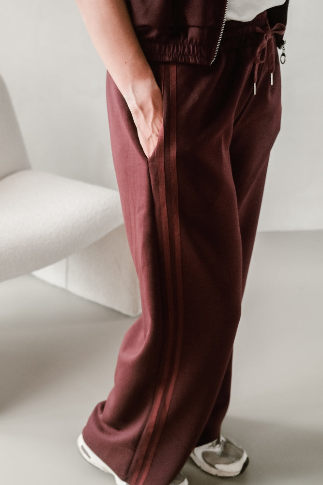 Hose Modell Bo Bordeauxrot