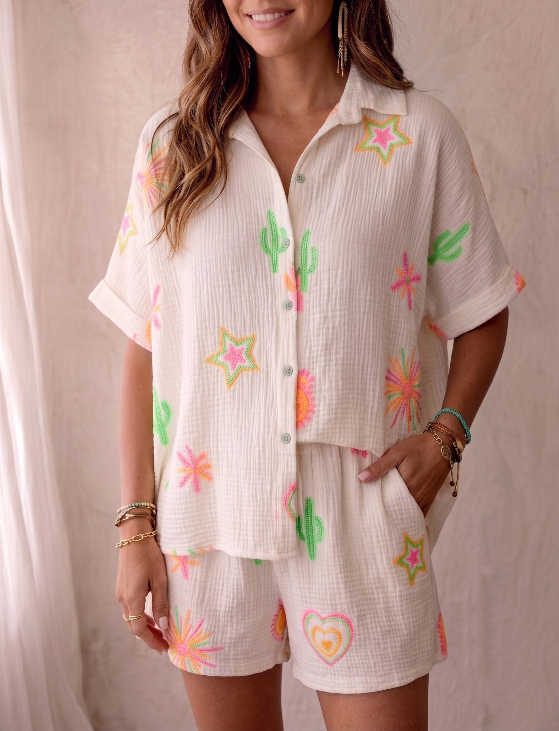 Kurzes Mousseline-Kleid für den Urlaub