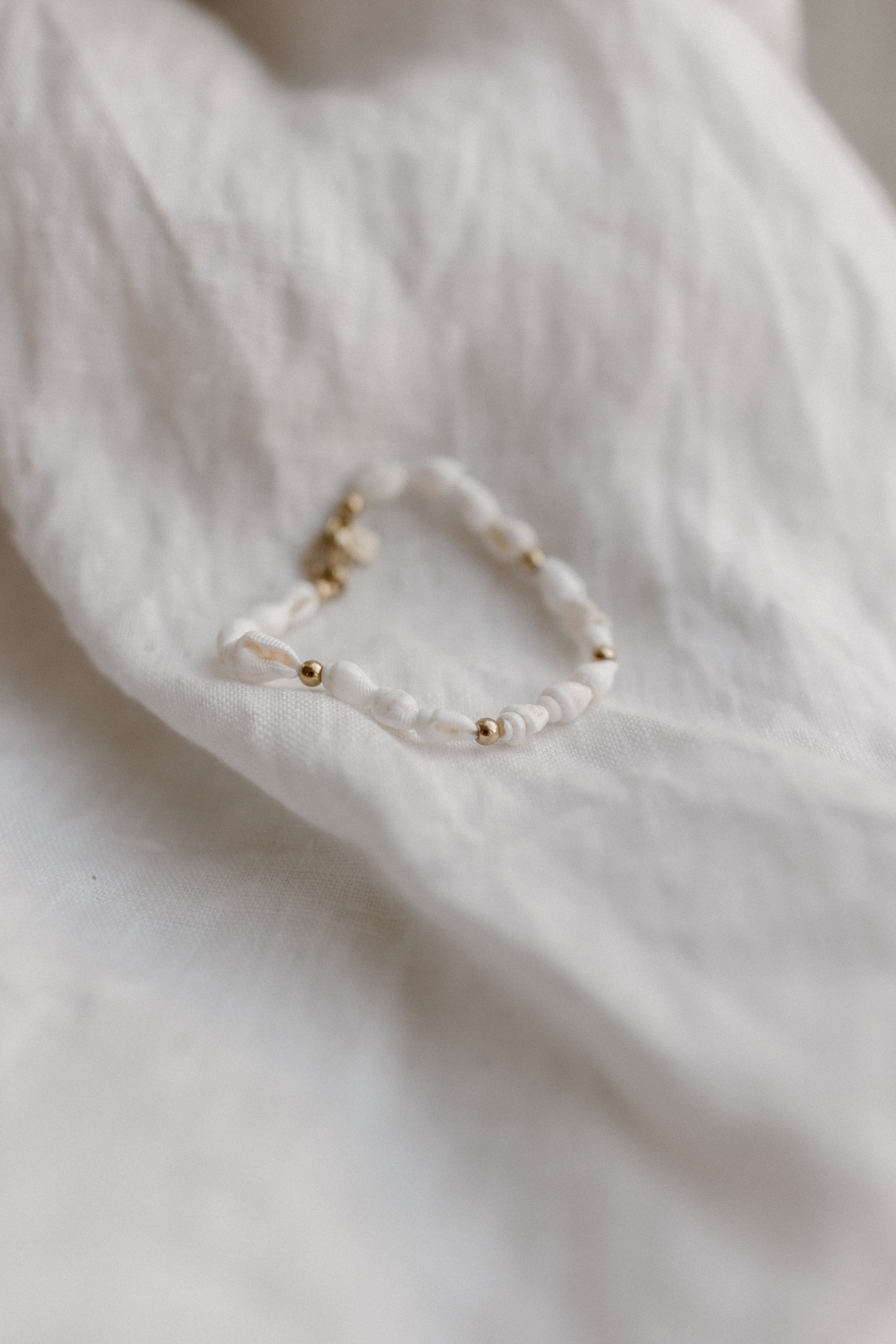 Bracelet white shells