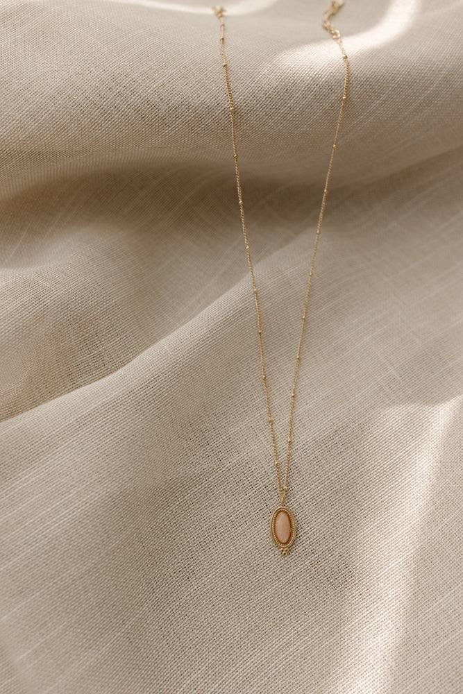 Collier ovale rose doux