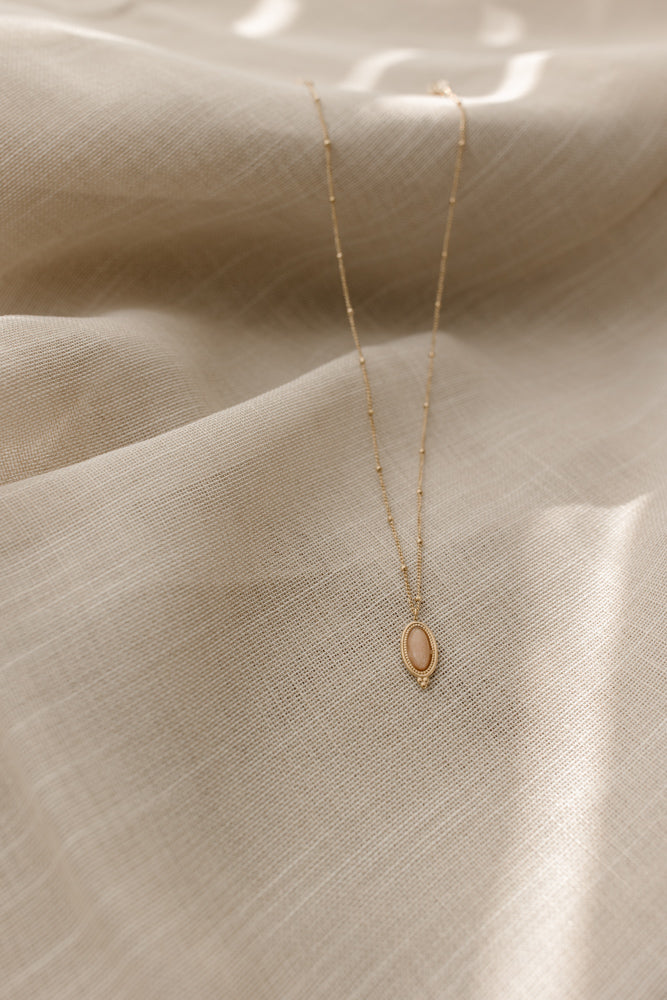 Collier ovale rose doux