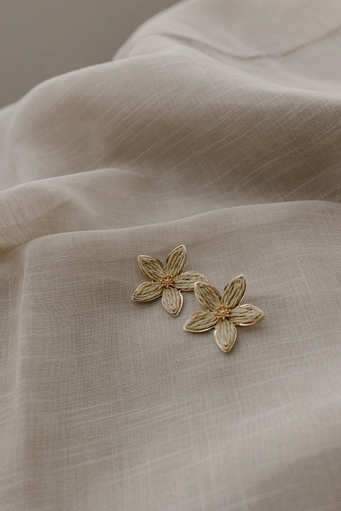 Flower earring taupe/gold