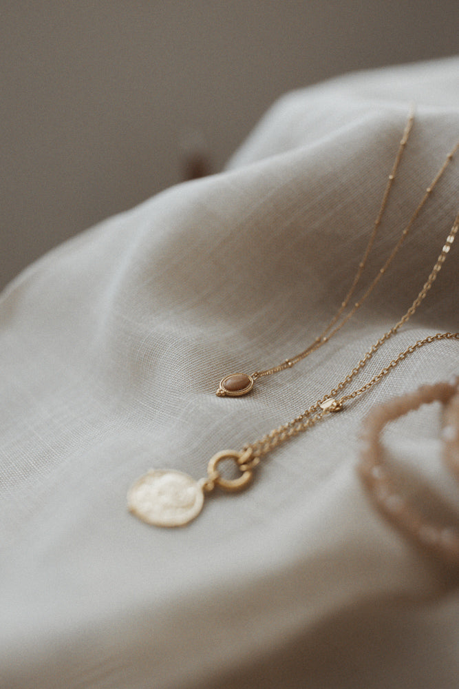 Collier ovale rose doux