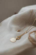 Collier ovale rose doux