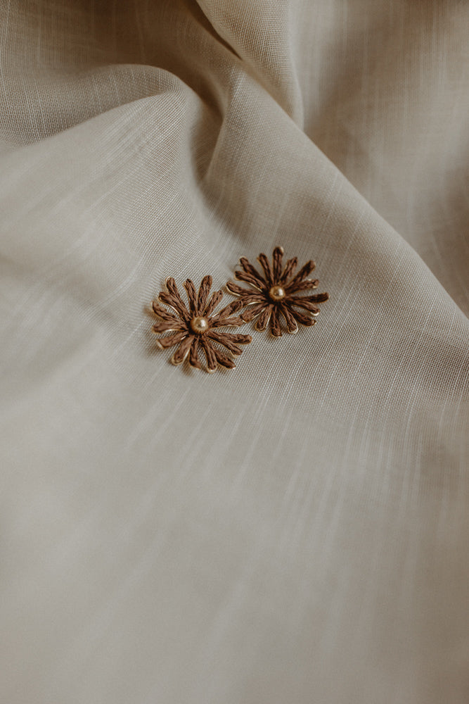 Earring daisy brown
