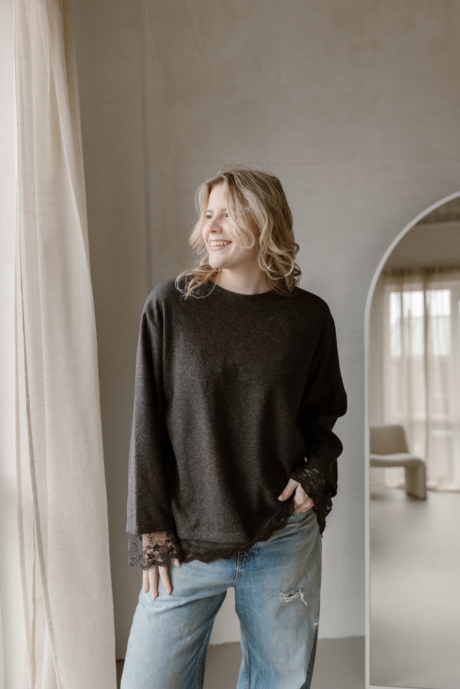 Sweater model Jenna